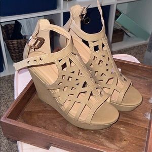 Nude wedges